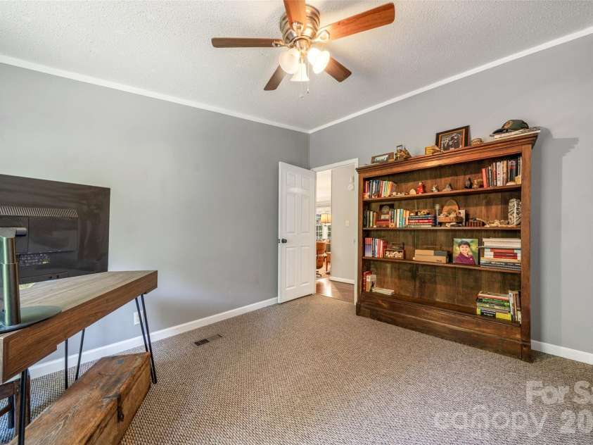 435 McMinn Road, Hendersonville, NC 28792.  MLS# CAR4386081, YatesRealty ID 32554. 