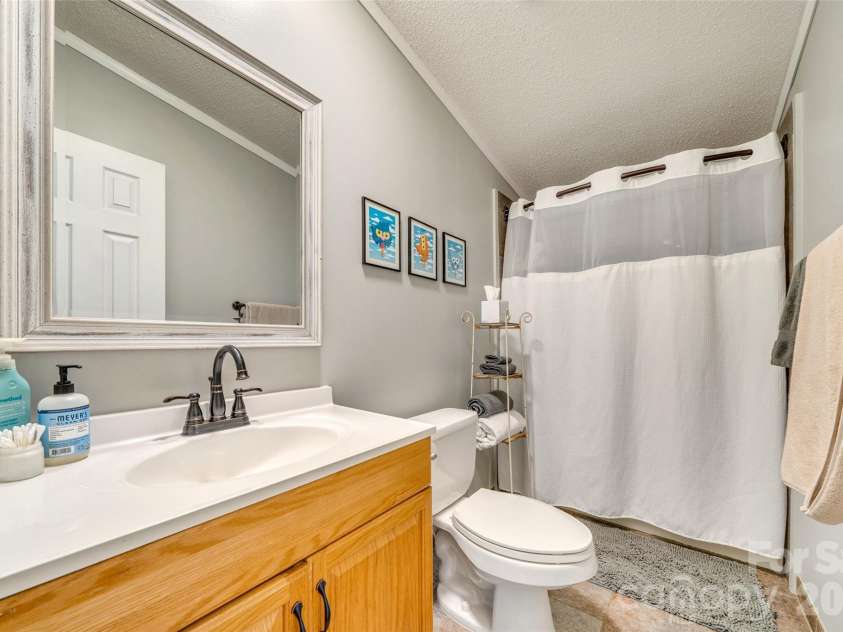 435 McMinn Road, Hendersonville, NC 28792.  MLS# CAR4386081, YatesRealty ID 32554. 