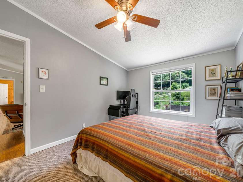 435 McMinn Road, Hendersonville, NC 28792.  MLS# CAR4386081, YatesRealty ID 32554. 