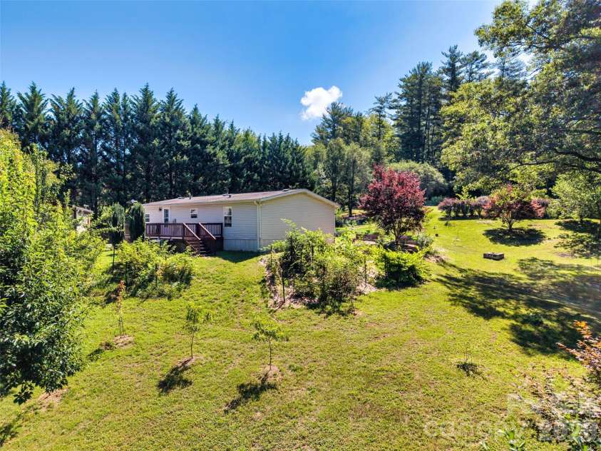 435 McMinn Road, Hendersonville, NC 28792.  MLS# CAR4386081, YatesRealty ID 32554. 
