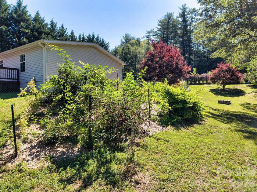 435 McMinn Road, Hendersonville, NC 28792.  MLS# CAR4386081, YatesRealty ID 32554. 