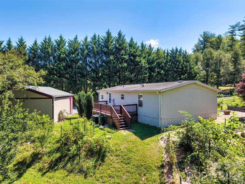435 McMinn Road, Hendersonville, NC 28792.  MLS# CAR4386081, YatesRealty ID 32554. 