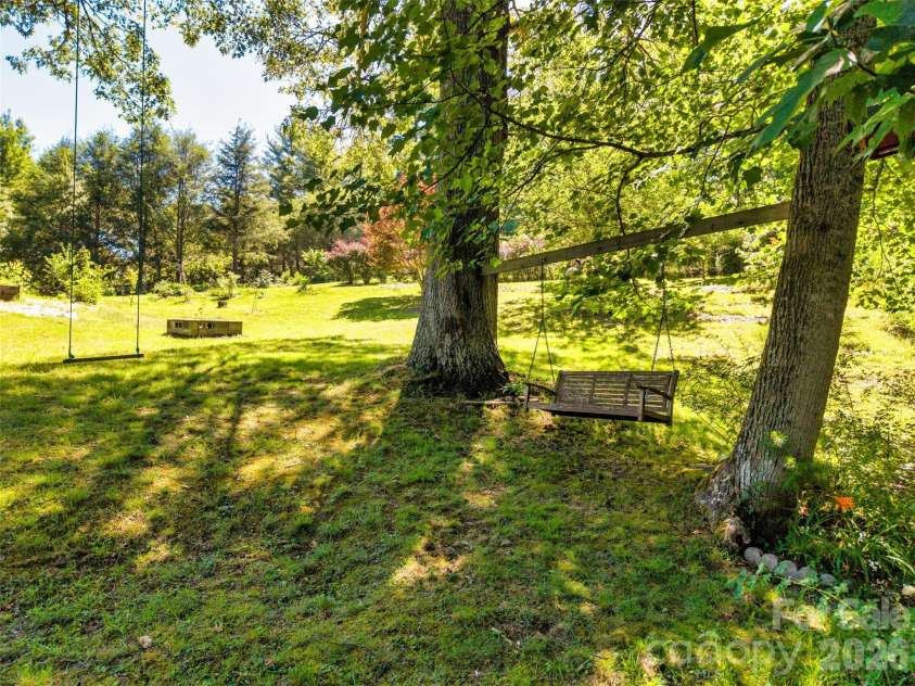 435 McMinn Road, Hendersonville, NC 28792.  MLS# CAR4386081, YatesRealty ID 32554. 