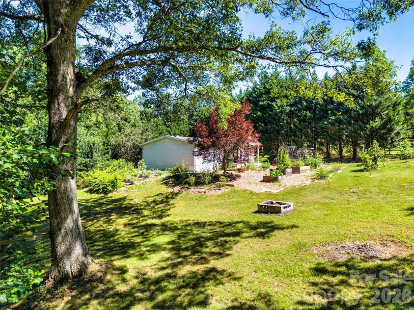 435 McMinn Road, Hendersonville, NC 28792.  MLS# CAR4386081, YatesRealty ID 32554. 
