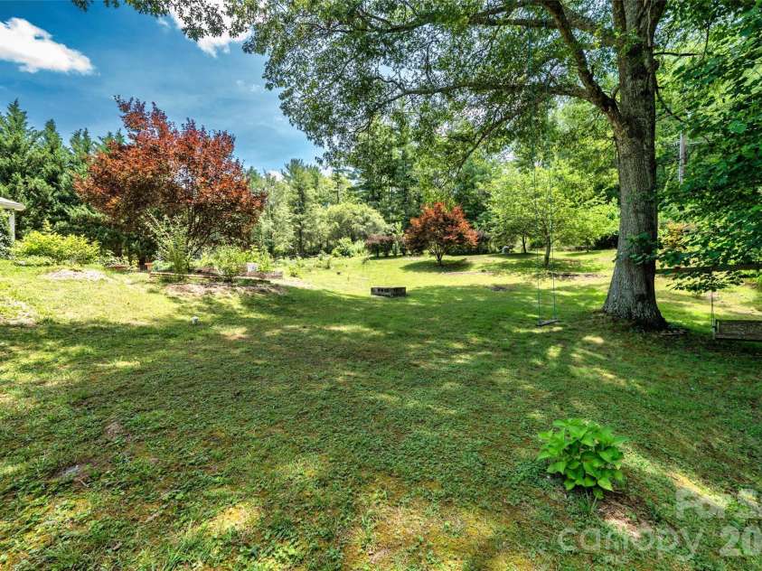435 McMinn Road, Hendersonville, NC 28792.  MLS# CAR4386081, YatesRealty ID 32554. 