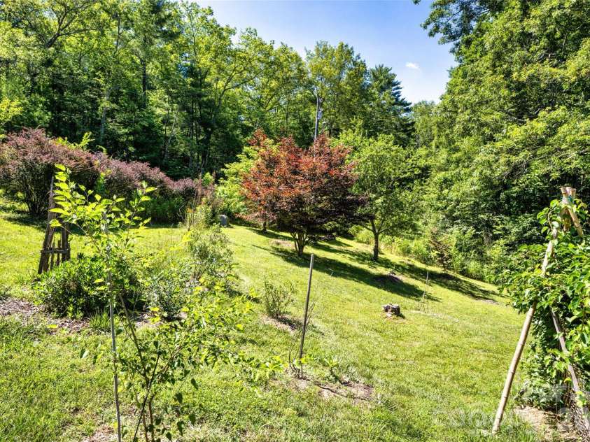 435 McMinn Road, Hendersonville, NC 28792.  MLS# CAR4386081, YatesRealty ID 32554. 