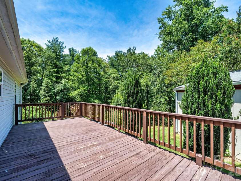 435 McMinn Road, Hendersonville, NC 28792.  MLS# CAR4386081, YatesRealty ID 32554. 