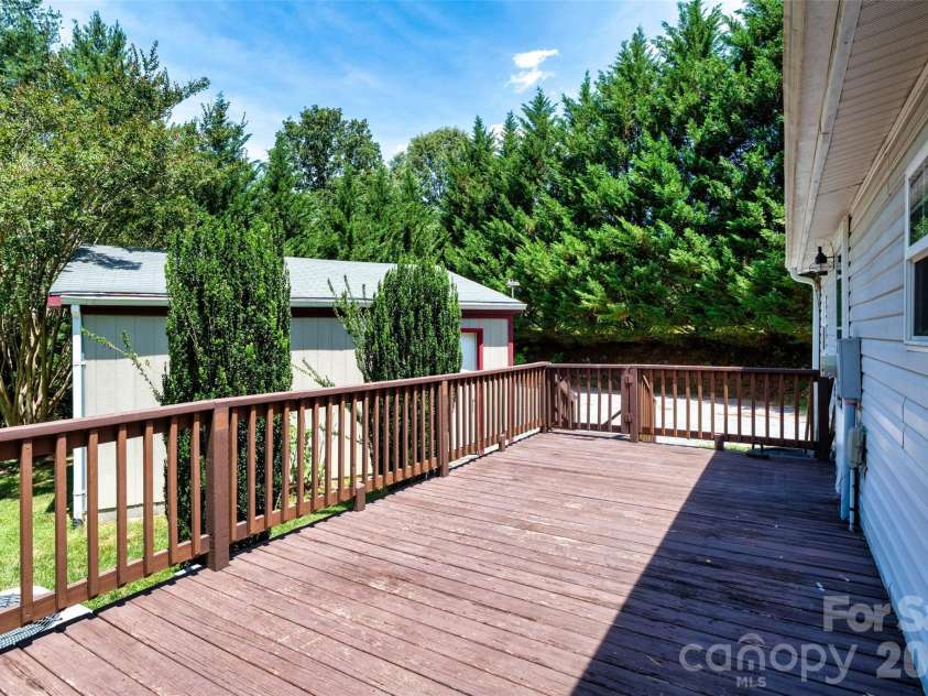 435 McMinn Road, Hendersonville, NC 28792.  MLS# CAR4386081, YatesRealty ID 32554. 
