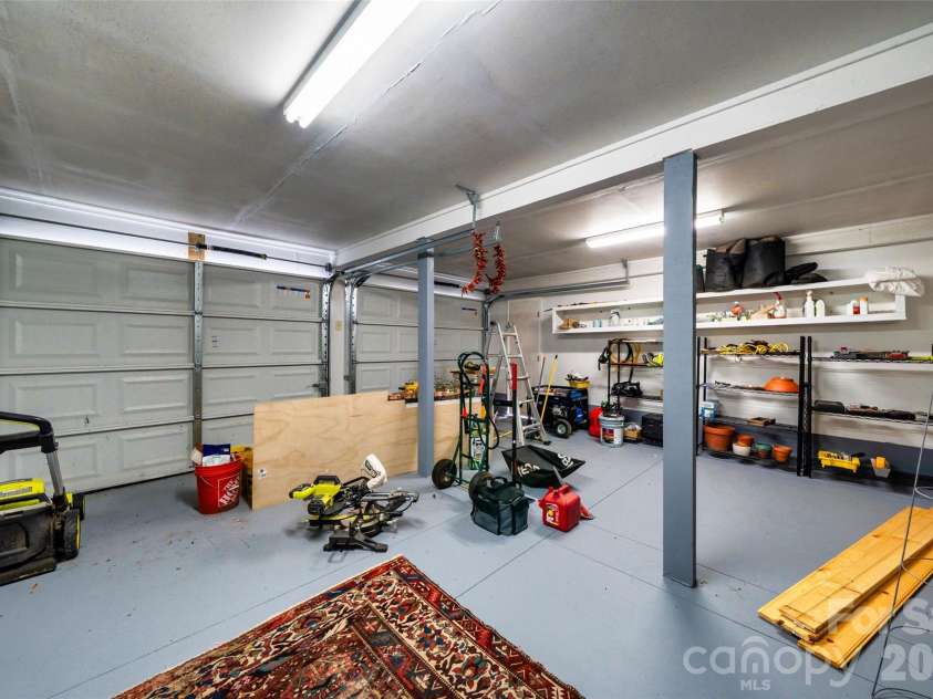 435 McMinn Road, Hendersonville, NC 28792.  MLS# CAR4386081, YatesRealty ID 32554. 