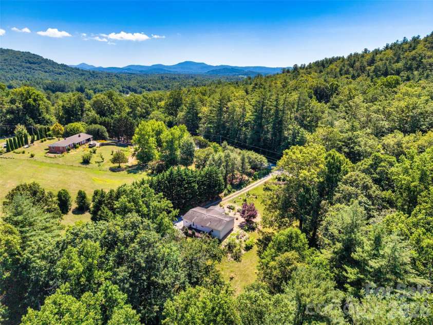 435 McMinn Road, Hendersonville, NC 28792.  MLS# CAR4386081, YatesRealty ID 32554. 