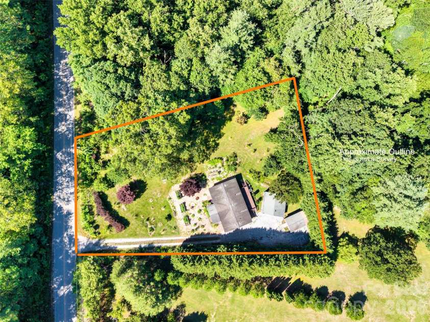 435 McMinn Road, Hendersonville, NC 28792.  MLS# CAR4386081, YatesRealty ID 32554. 