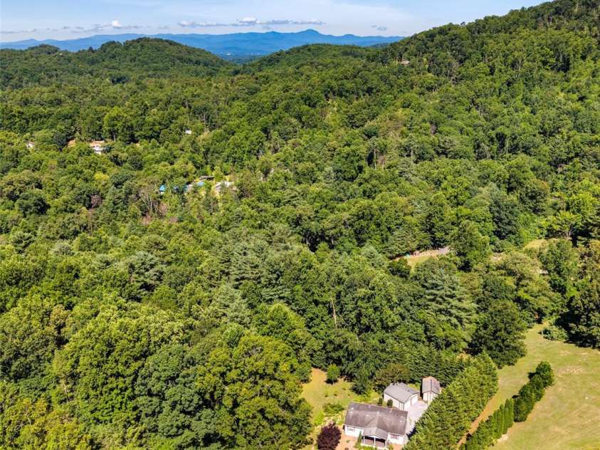 435 McMinn Road, Hendersonville, NC 28792.  MLS# CAR4386081, YatesRealty ID 32554. 