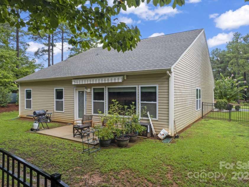 6511 Buck Horn Place, Waxhaw, NC 28173.  MLS# CAR4287940, YatesRealty ID 32555. 