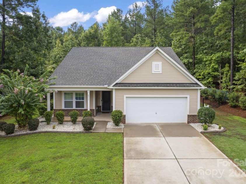 6511 Buck Horn Place, Waxhaw, NC 28173.  MLS# CAR4287940, YatesRealty ID 32555. 