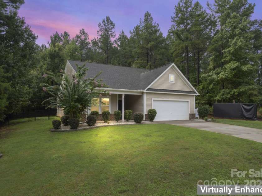 6511 Buck Horn Place, Waxhaw, NC 28173.  MLS# CAR4287940, YatesRealty ID 32555. 