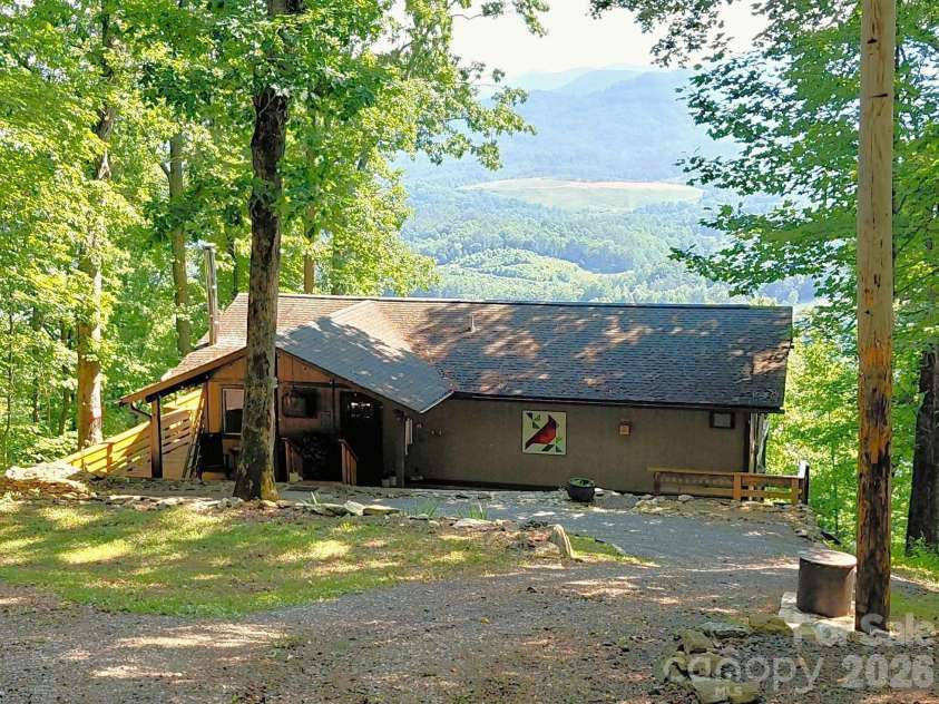 314 Blackberry Lane, Clyde, NC 28721.  MLS# CAR4388492, YatesRealty ID 32556. 314 Blackberry Lane - Furnished