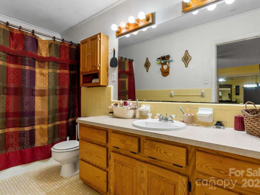 1106 3rd Street Drive, Conover, NC 28613.  MLS# CAR4290765, YatesRealty ID 32557. 