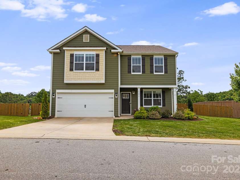 206 Marathon Lane, Candler, NC 28715.  MLS# CAR4289314, YatesRealty ID 32558. 