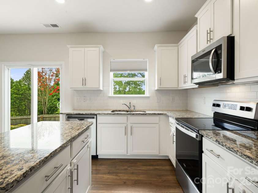206 Marathon Lane, Candler, NC 28715.  MLS# CAR4289314, YatesRealty ID 32558. 