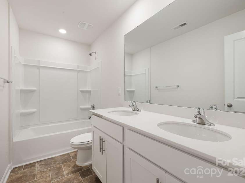 206 Marathon Lane, Candler, NC 28715.  MLS# CAR4289314, YatesRealty ID 32558. 