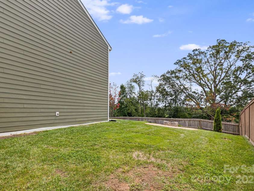 206 Marathon Lane, Candler, NC 28715.  MLS# CAR4289314, YatesRealty ID 32558. 