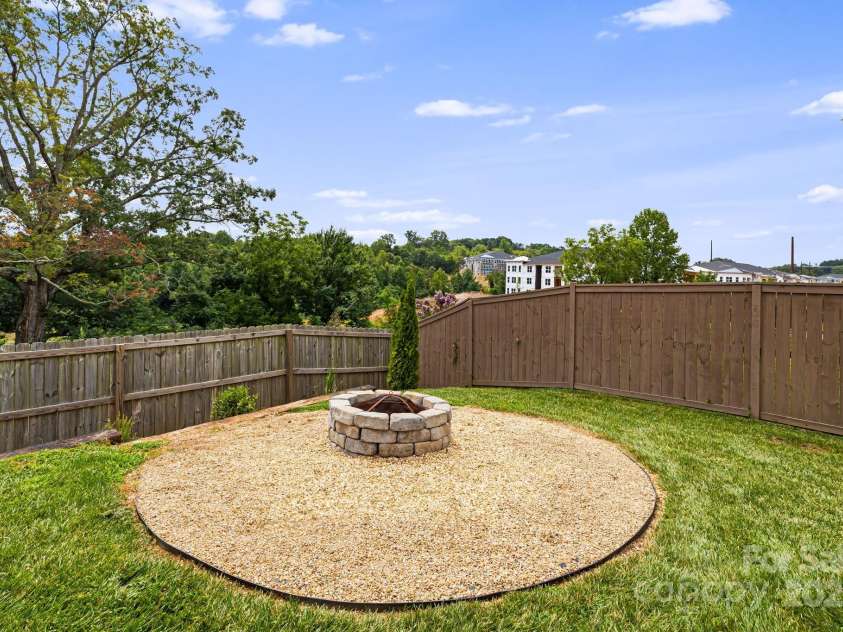 206 Marathon Lane, Candler, NC 28715.  MLS# CAR4289314, YatesRealty ID 32558. 