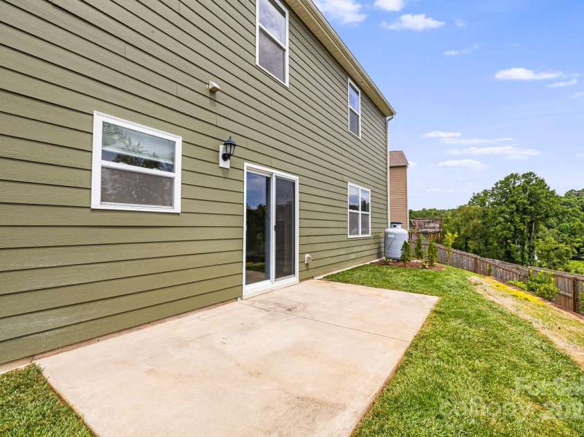 206 Marathon Lane, Candler, NC 28715.  MLS# CAR4289314, YatesRealty ID 32558. 