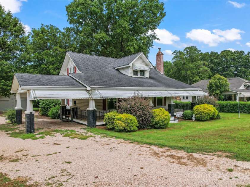2407 Main Street, Kannapolis, NC 28081.  MLS# CAR4288336, YatesRealty ID 32559. 