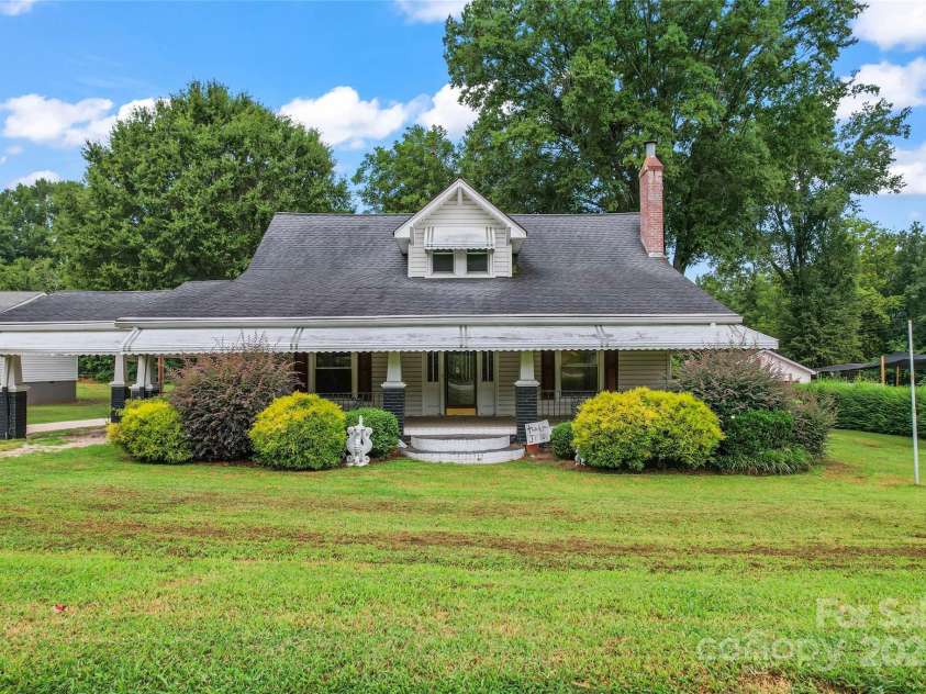 2407 Main Street, Kannapolis, NC 28081.  MLS# CAR4288336, YatesRealty ID 32559. 