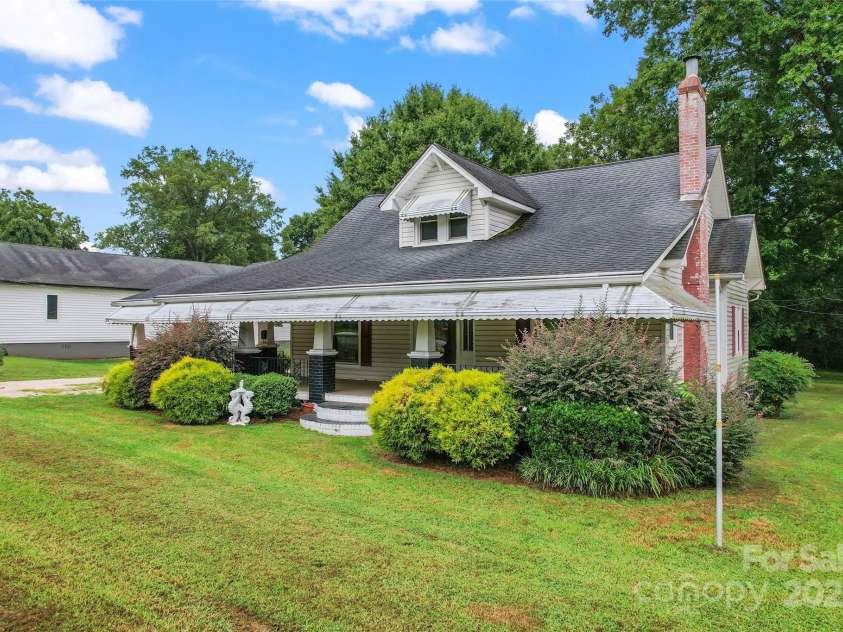 2407 Main Street, Kannapolis, NC 28081.  MLS# CAR4288336, YatesRealty ID 32559. 