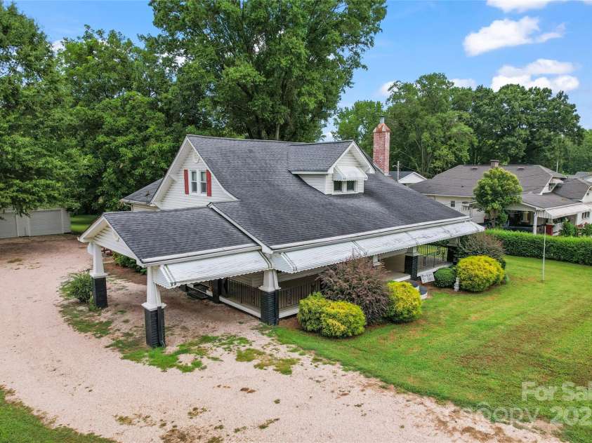 2407 Main Street, Kannapolis, NC 28081.  MLS# CAR4288336, YatesRealty ID 32559. 