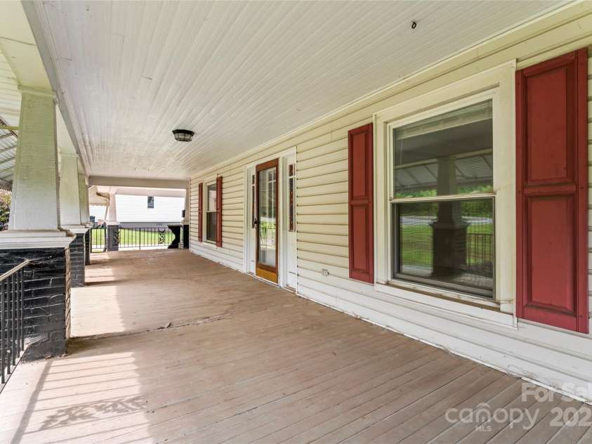 2407 Main Street, Kannapolis, NC 28081.  MLS# CAR4288336, YatesRealty ID 32559. 