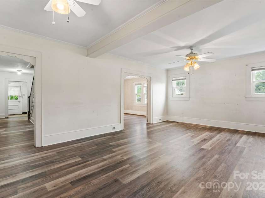 2407 Main Street, Kannapolis, NC 28081.  MLS# CAR4288336, YatesRealty ID 32559. 