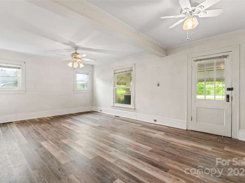 2407 Main Street, Kannapolis, NC 28081.  MLS# CAR4288336, YatesRealty ID 32559. 