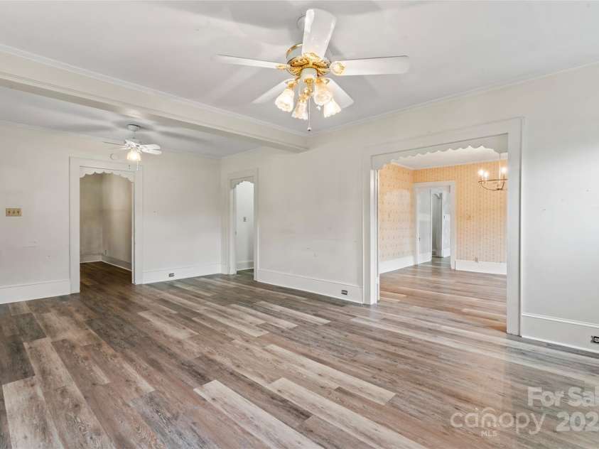 2407 Main Street, Kannapolis, NC 28081.  MLS# CAR4288336, YatesRealty ID 32559. 