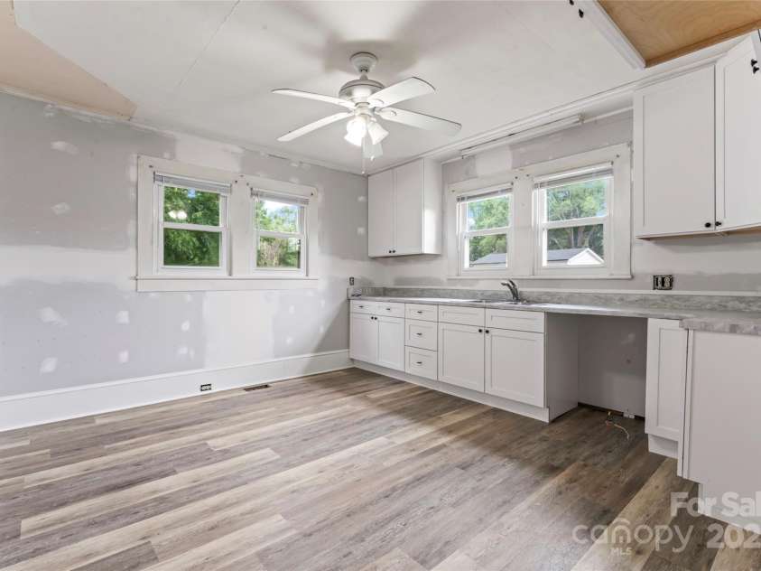 2407 Main Street, Kannapolis, NC 28081.  MLS# CAR4288336, YatesRealty ID 32559. 