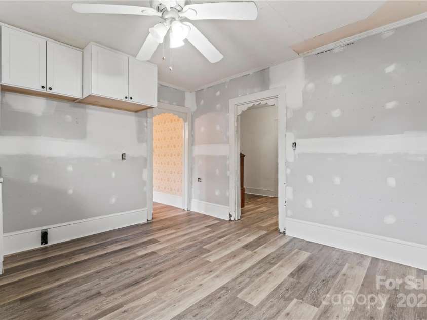 2407 Main Street, Kannapolis, NC 28081.  MLS# CAR4288336, YatesRealty ID 32559. 