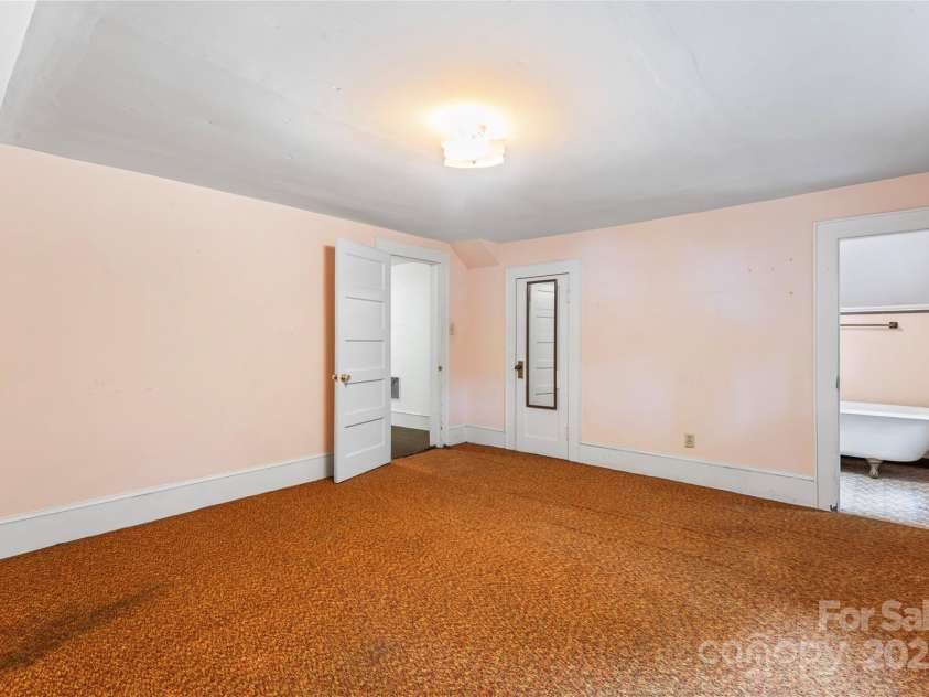 2407 Main Street, Kannapolis, NC 28081.  MLS# CAR4288336, YatesRealty ID 32559. 