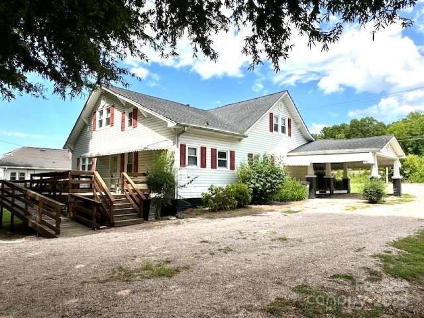 2407 Main Street, Kannapolis, NC 28081.  MLS# CAR4288336, YatesRealty ID 32559. 