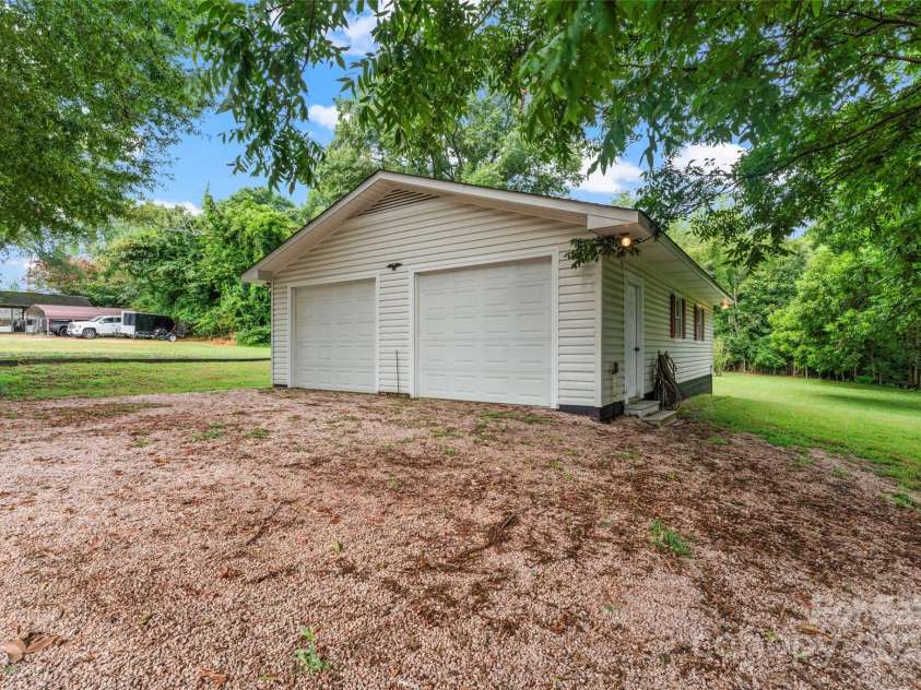 2407 Main Street, Kannapolis, NC 28081.  MLS# CAR4288336, YatesRealty ID 32559. 