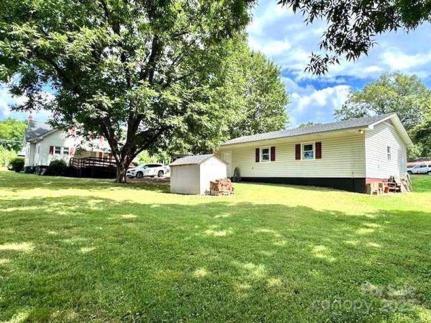 2407 Main Street, Kannapolis, NC 28081.  MLS# CAR4288336, YatesRealty ID 32559. 