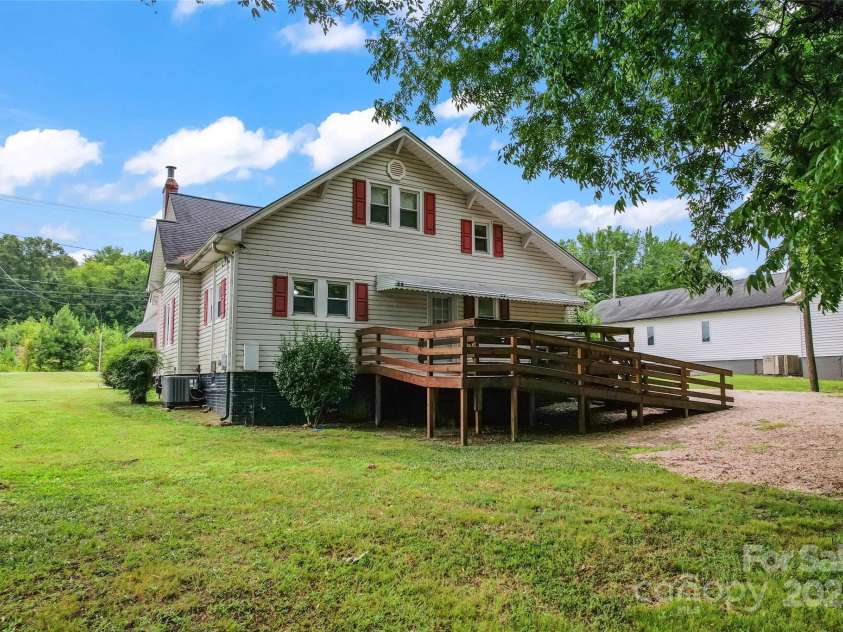2407 Main Street, Kannapolis, NC 28081.  MLS# CAR4288336, YatesRealty ID 32559. 