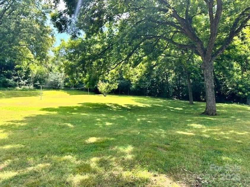 2407 Main Street, Kannapolis, NC 28081.  MLS# CAR4288336, YatesRealty ID 32559. 