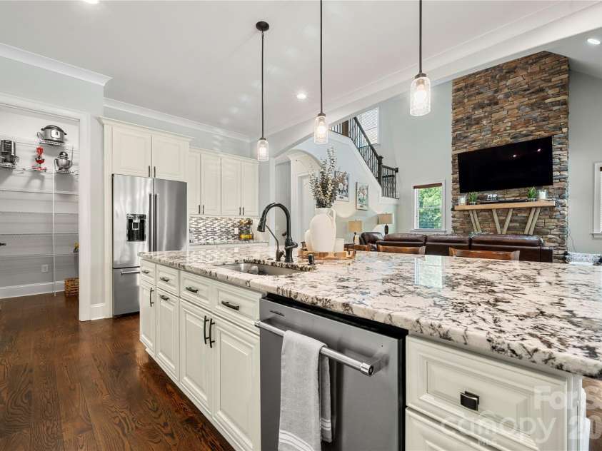 4306 Rolling Acres Road, Charlotte, NC 28213.  MLS# CAR4394686, YatesRealty ID 32560. 