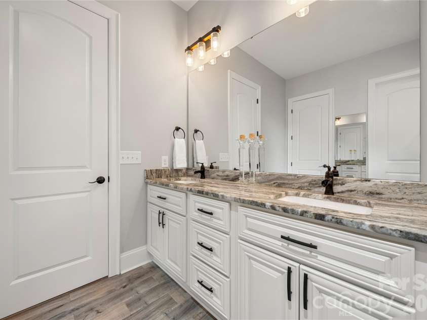 4306 Rolling Acres Road, Charlotte, NC 28213.  MLS# CAR4394686, YatesRealty ID 32560. 