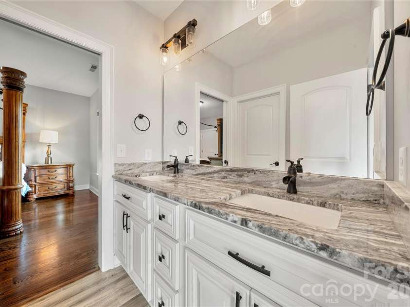 4306 Rolling Acres Road, Charlotte, NC 28213.  MLS# CAR4394686, YatesRealty ID 32560. 