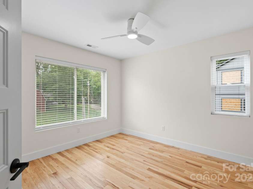 14 Blalock Avenue, Asheville, NC 28803.  MLS# CAR4288201, YatesRealty ID 32561. 