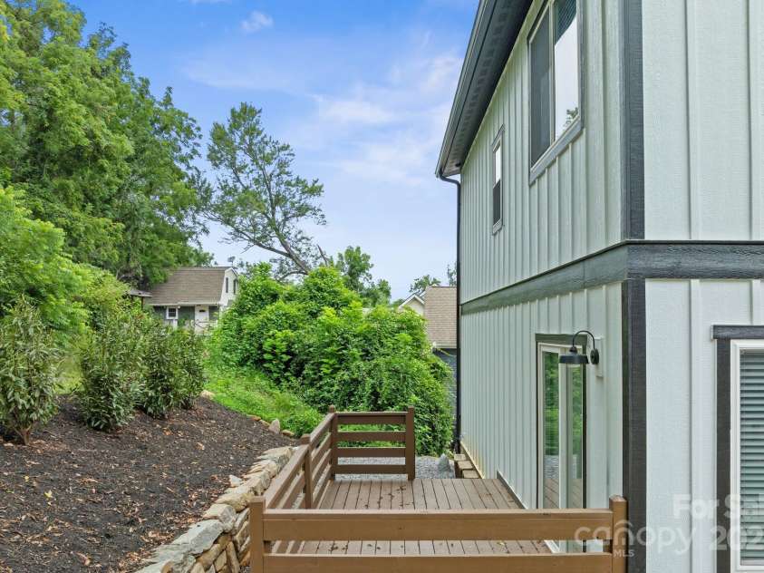 14 Blalock Avenue, Asheville, NC 28803.  MLS# CAR4288201, YatesRealty ID 32561. 