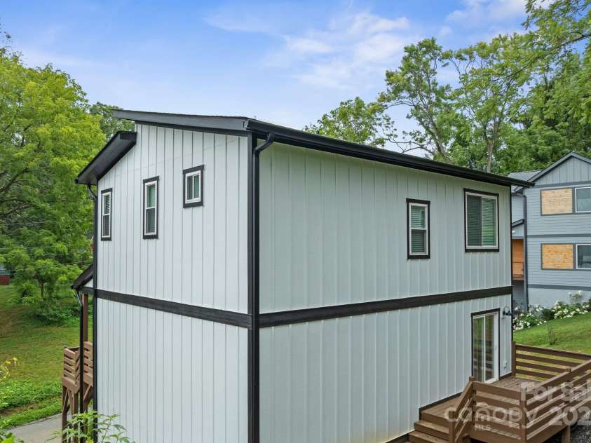 14 Blalock Avenue, Asheville, NC 28803.  MLS# CAR4288201, YatesRealty ID 32561. 