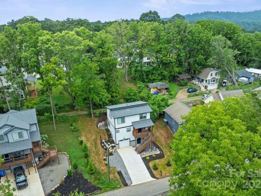 14 Blalock Avenue, Asheville, NC 28803.  MLS# CAR4288201, YatesRealty ID 32561. 
